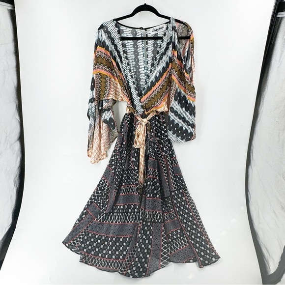 Meghan LA Dresses & Skirts - ✅ MEGHAN LOS ANGELES MAXI BOHO DEEP-V NECK KIMONO STYLE SLEEVE WITH SASH SIZE SM